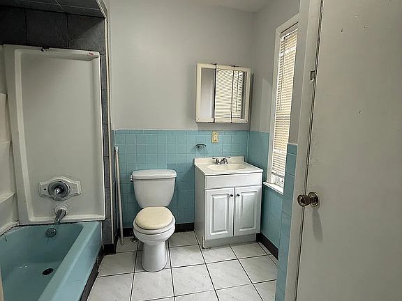 4th image of 220 Linden Rd #F