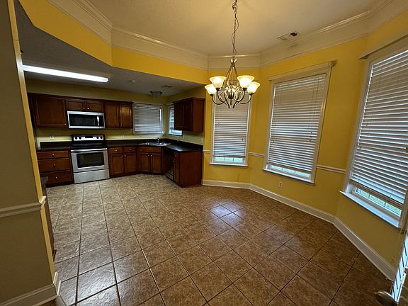 3rd image of 215 Jackson Ave NE