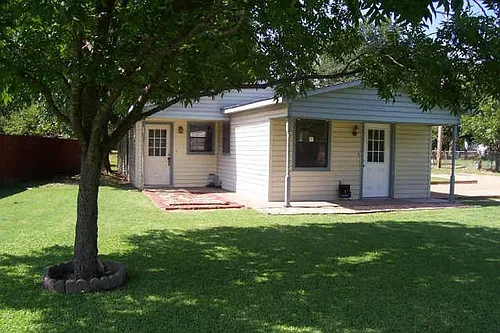 1107 Esma St Photo 1