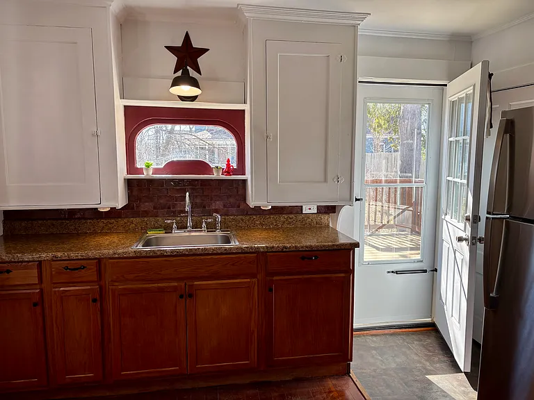17 Main St #1 — Photo 3