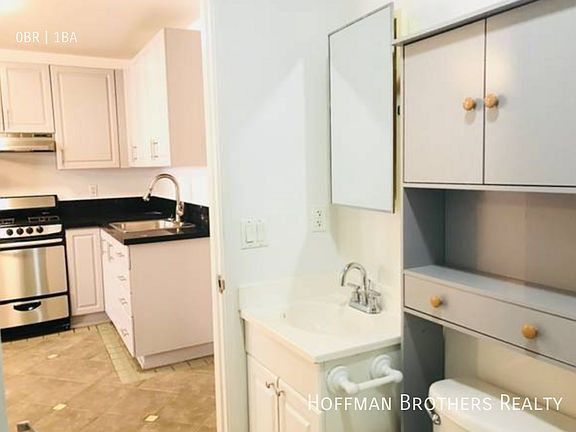 3rd image of 405 S Alvarado St #9