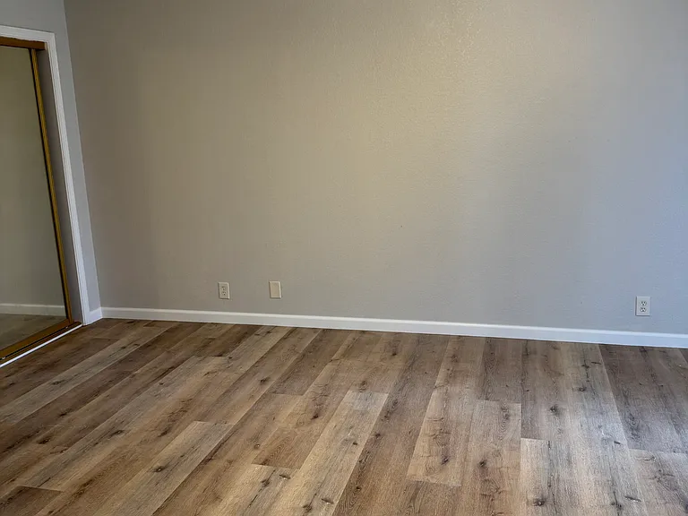 Eagle Ln — Photo 10