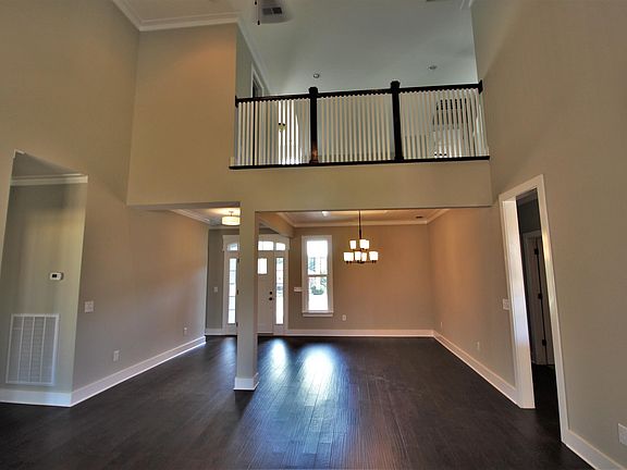 4th image of 510 Castle Heights Ave