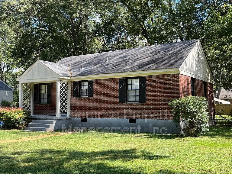 792 Saint Nick Dr — Photo 4
