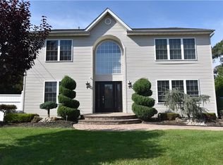 11 Steinhardt Ave, Old Bridge, NJ 08857