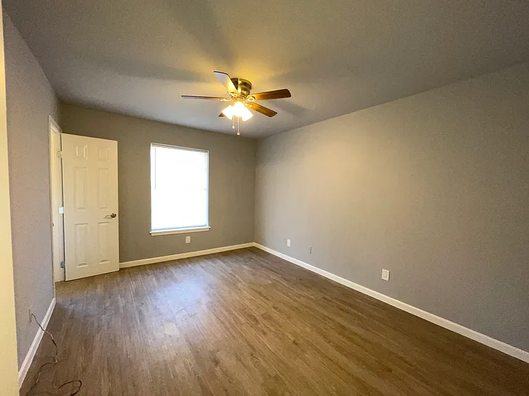 625 Augusta Ave #9 — Photo 3