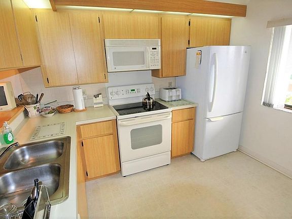 3rd image of 701 Seafarer Cir APT 501