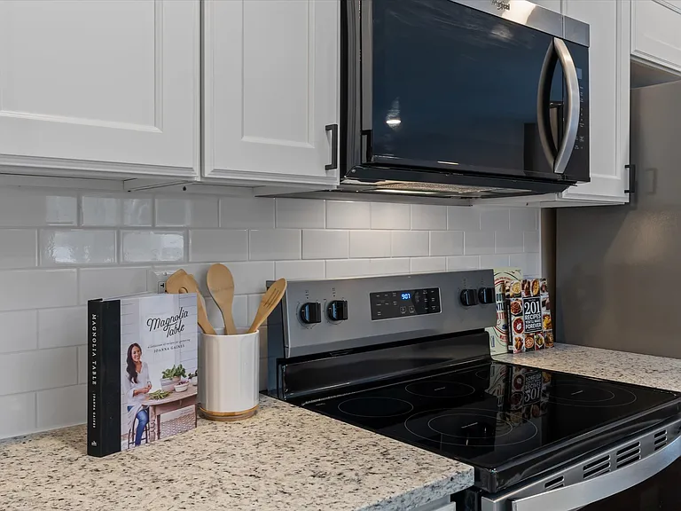 1090 Shalimar Dr — Photo 13