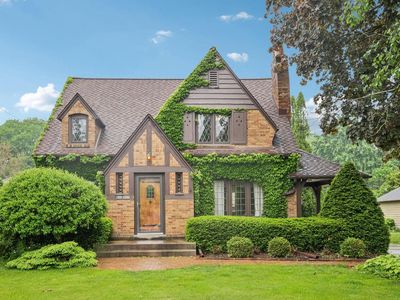 W66N525 Madison AVENUE, Cedarburg, WI, 53012