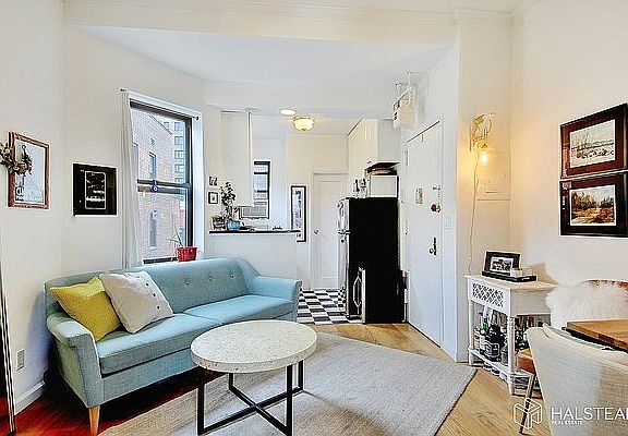3rd image of 223 W 10th St APT 4C