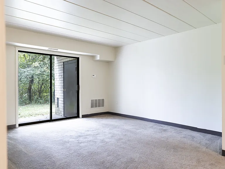 Highland Manor Apartments — Photo 5