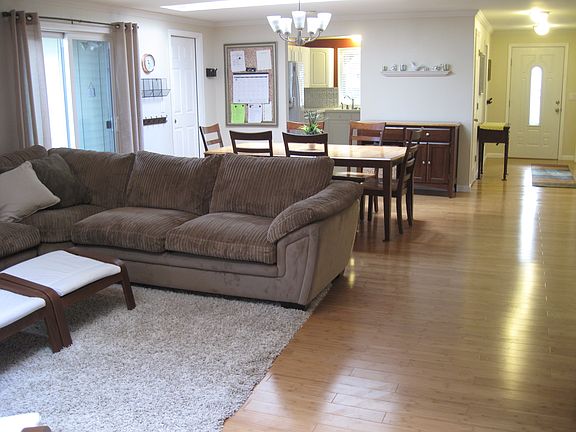 4th image of 3904 Oriental Dr NE
