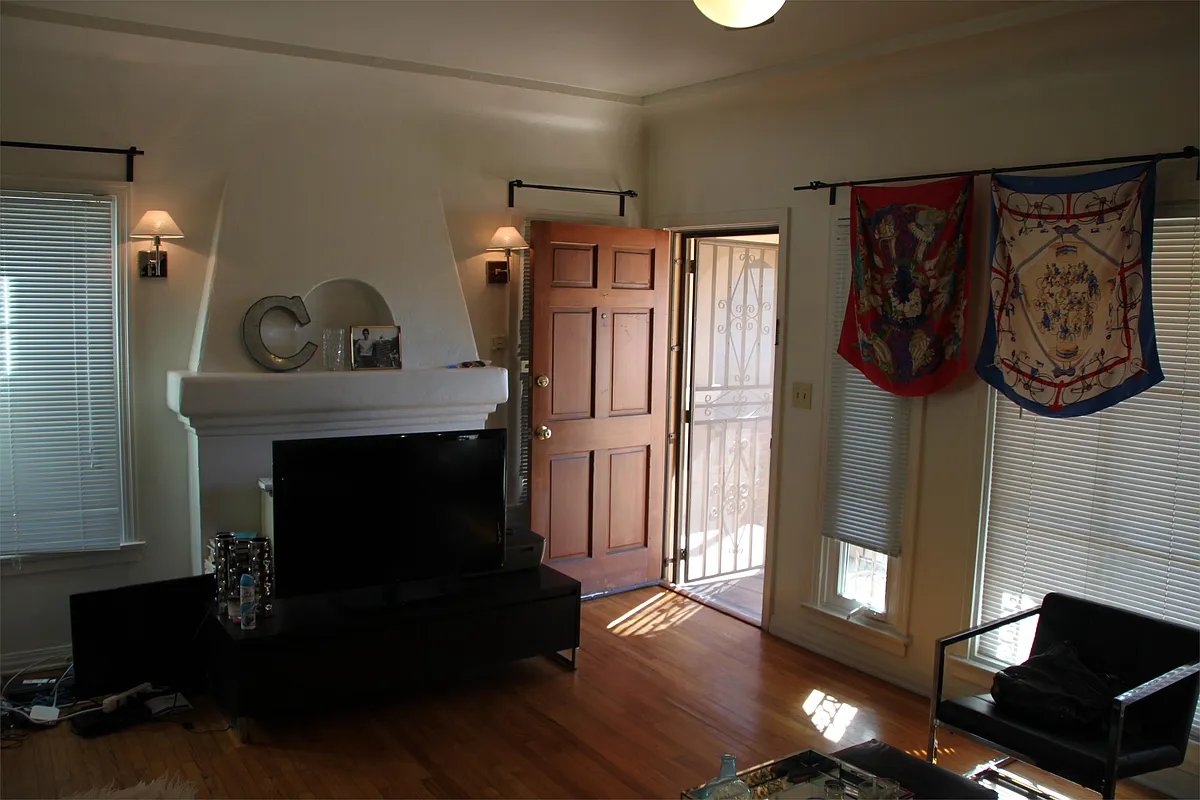 Building Photo - 715 W 30th St #6