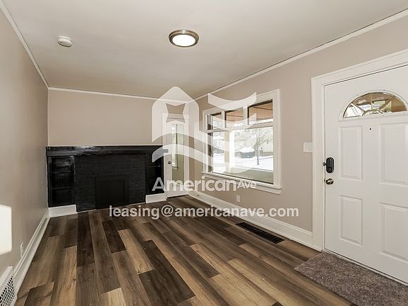 1025332_003_wm_-_living_room_13575927.jpg