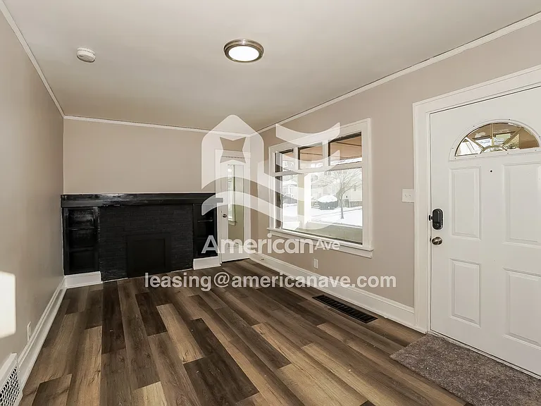 1025332_003_wm_-_living_room_13575927.jpg