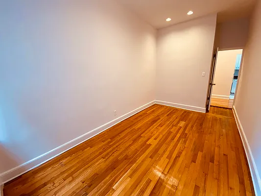 Rented by Metropolis Real Estate of Manhattan | media 9