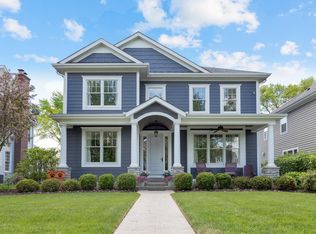 781 Meadow Ln, Libertyville, IL