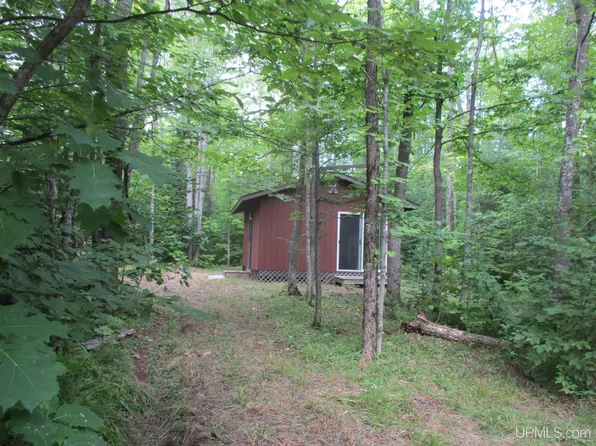 28647 Post Office Rd, Mass City, MI 49948