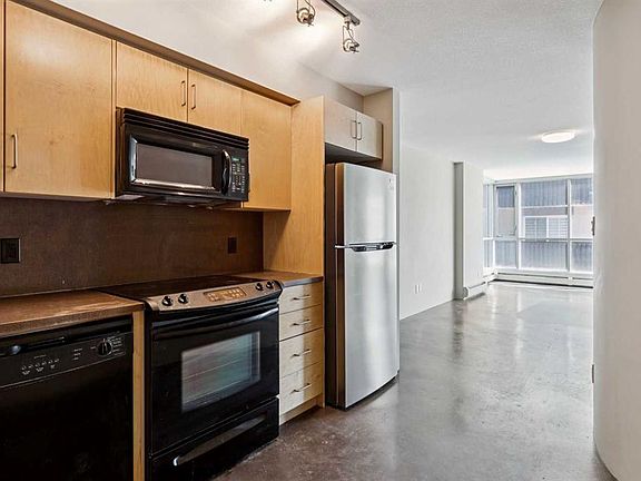 3rd image of 188 SE 15th Ave SW #303
