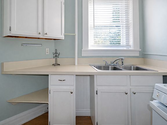5th image of 1459 Saint James Ct APT 6