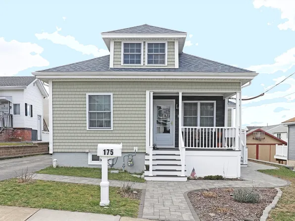 175 Sprague St, Fall River, MA 02724