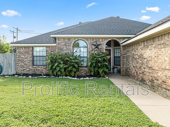 4th image of 605 Paintbrush Dr