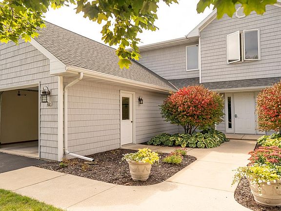 5th image of 1600 Memorial Dr #102