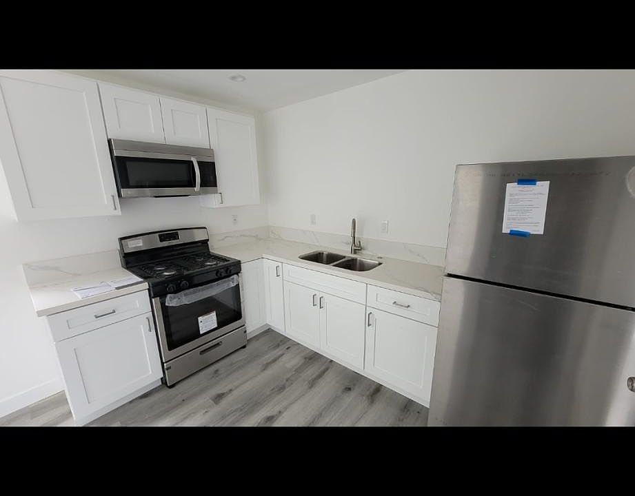 1st image of 5543 Fallbrook Ave