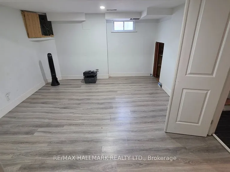 888 Krosno Blvd — Photo 21