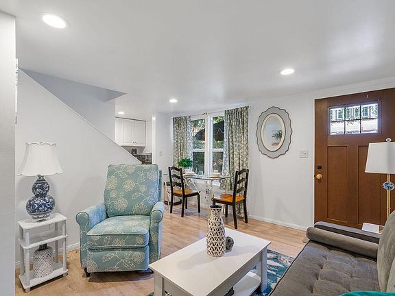 4th image of 520 W 10th St