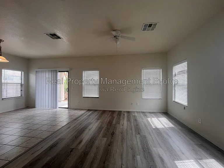 9503 N 82nd Ln — Photo 4