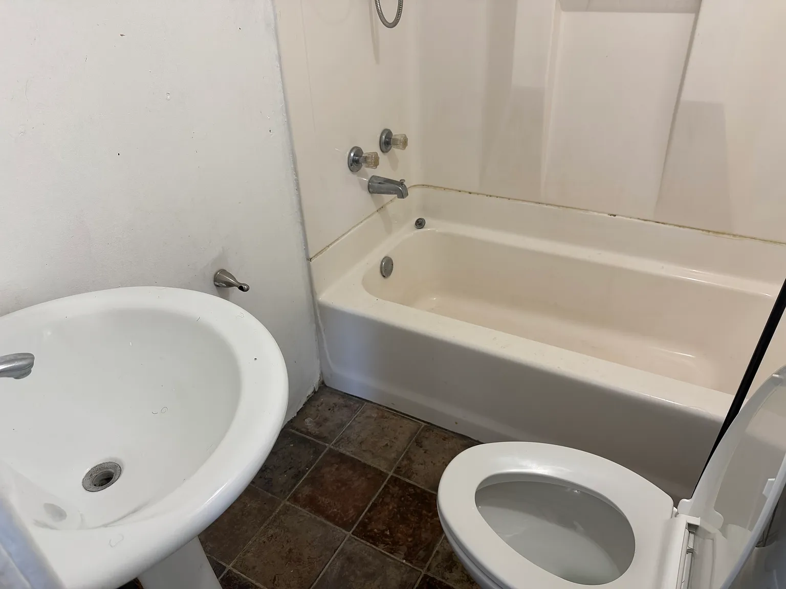 2 bed, 1000 sqft, $1,200 — Photo 2