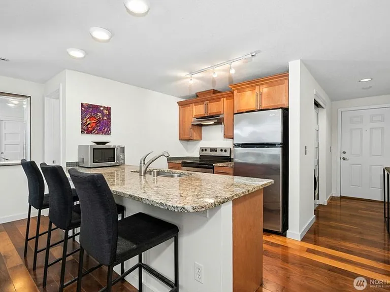 231 Belmont Ave E #310 — Photo 3