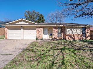 520 NW Jayellen Ave, Burleson, TX 76028