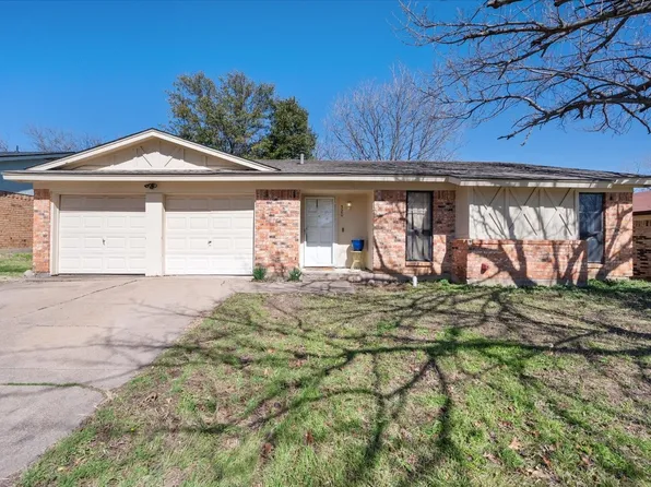 520 NW Jayellen Ave, Burleson, TX 76028