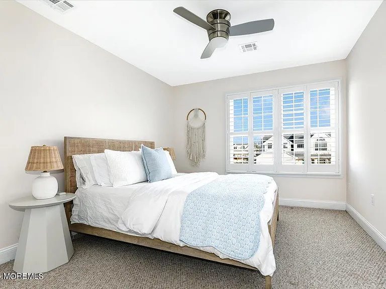 108 Glimmer Glass Cir — Photo 19