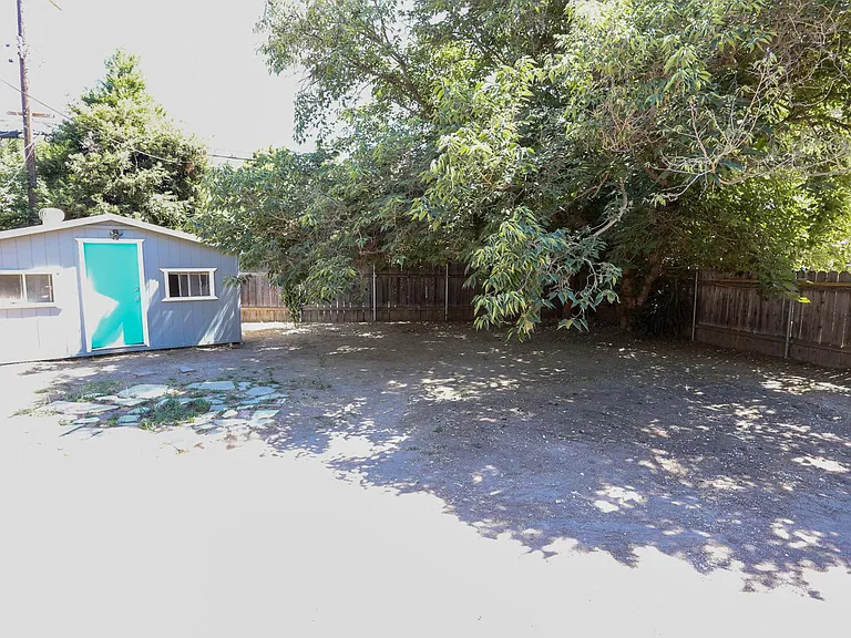 19422 Archwood St — Photo 42