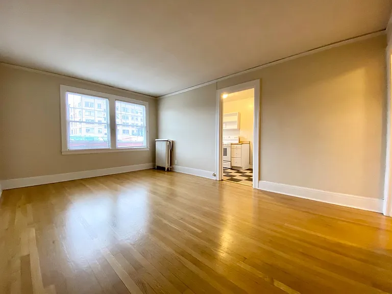 1522 E Olive Way — Photo 15
