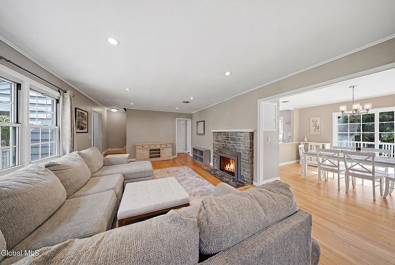 5th image of 87 Murray Avenue