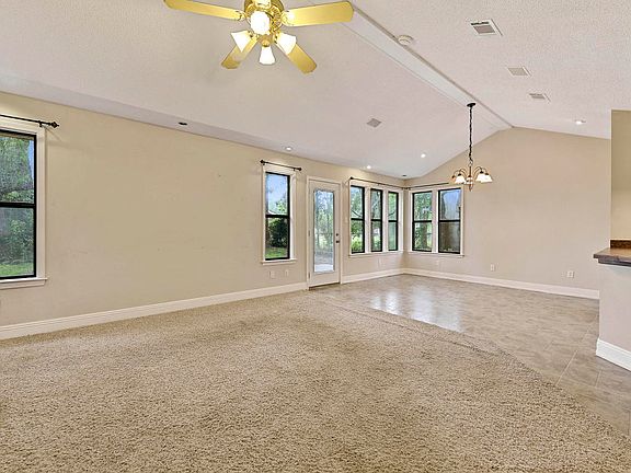 3rd image of 6904 Pinehurst Dr