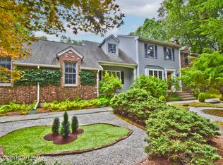 960 Summit Dr, Stroudsburg, PA