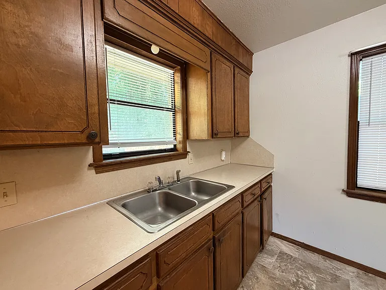306 Wilson Ave — Photo 12
