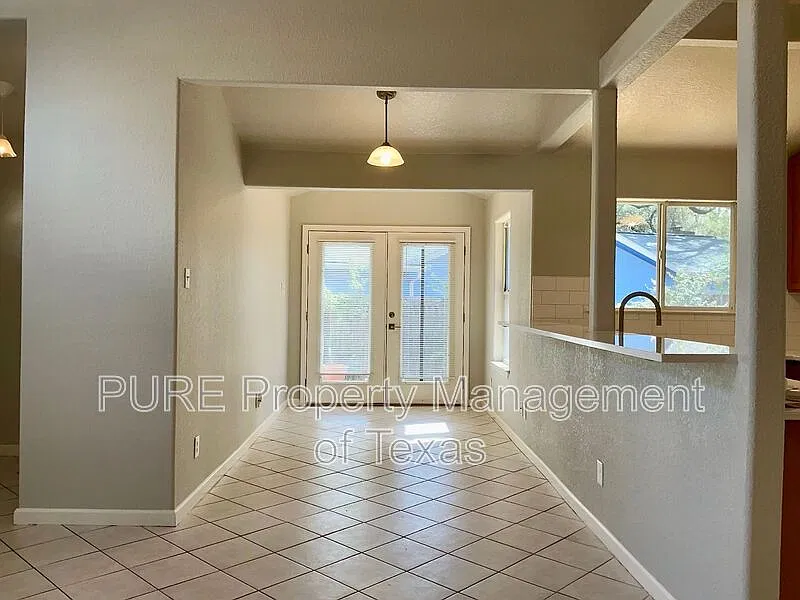 2 bed, 1.0 bath, 823 sqft, $1,650 — Photo 4