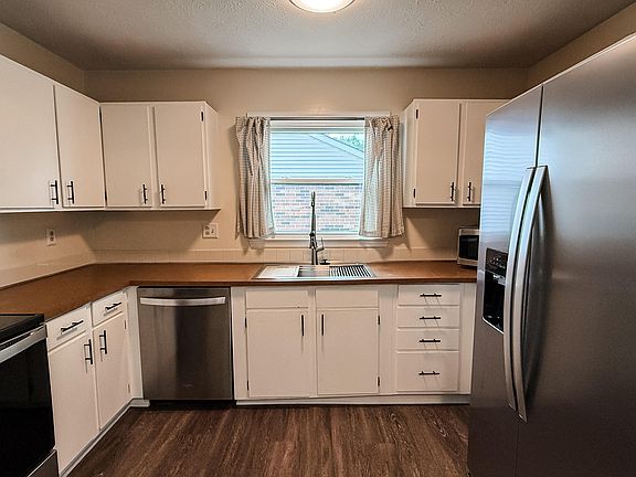 5th image of 1566 Samara Glen Way