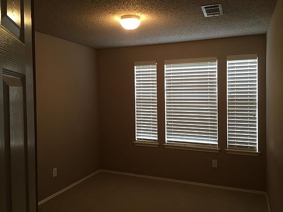 5th image of 7919 Vista Creek Ln
