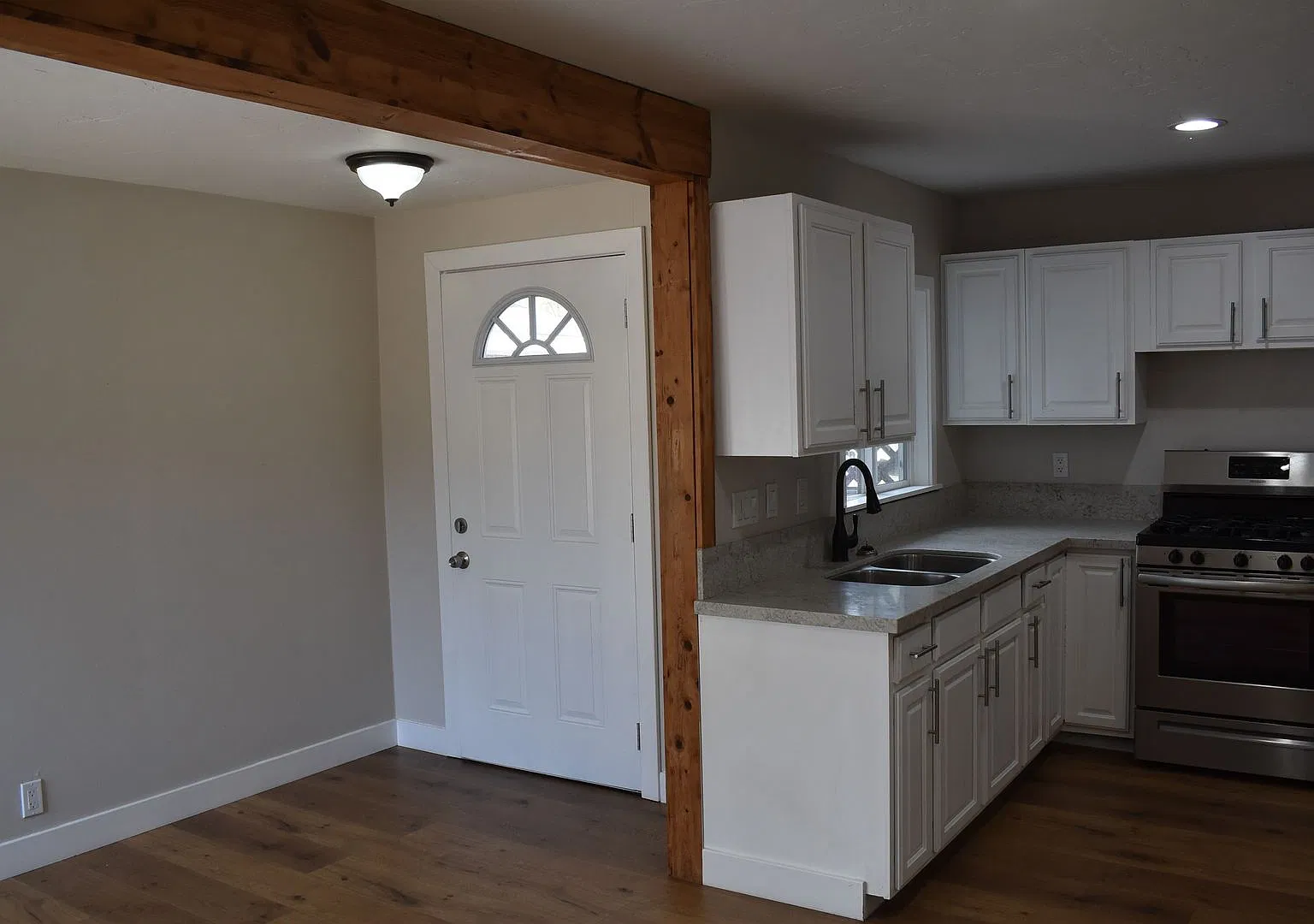 Detached 1 Bedroom Home with Large Private Backyard — Photo 3