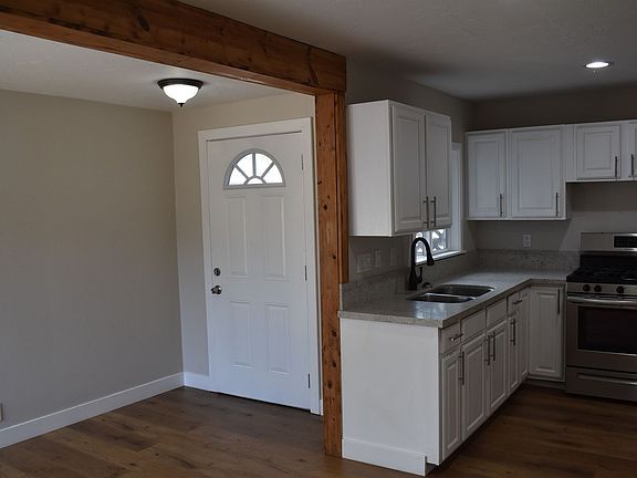 3rd image of 13037 Julian Ave
