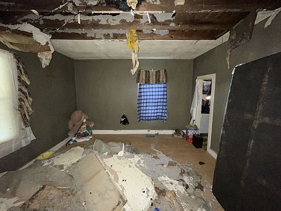 3rd image of 142 1st St