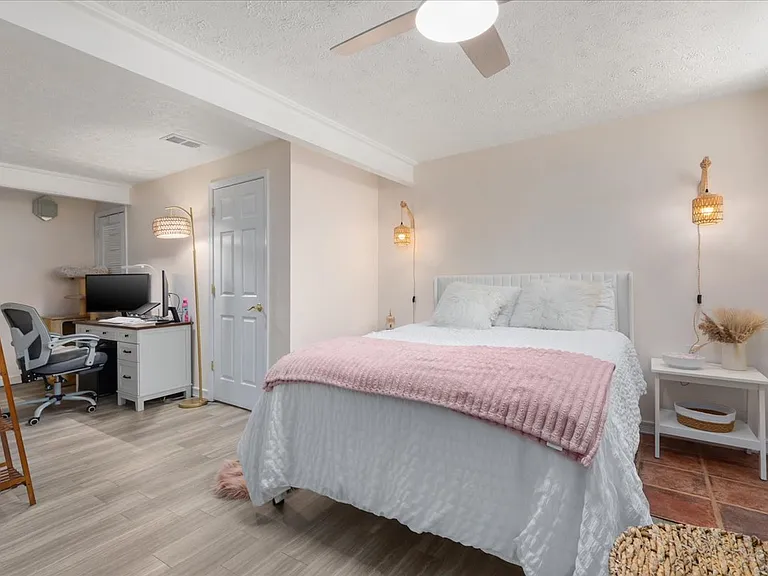8307 Crestmont Cir — Photo 16