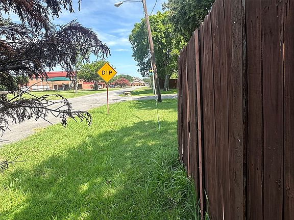 4th image of 1602 Bruce Dr